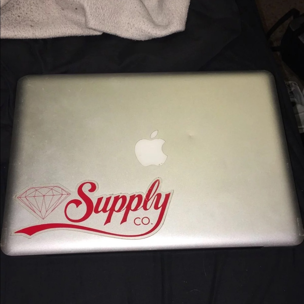 Macbook - Picture 3 of 4